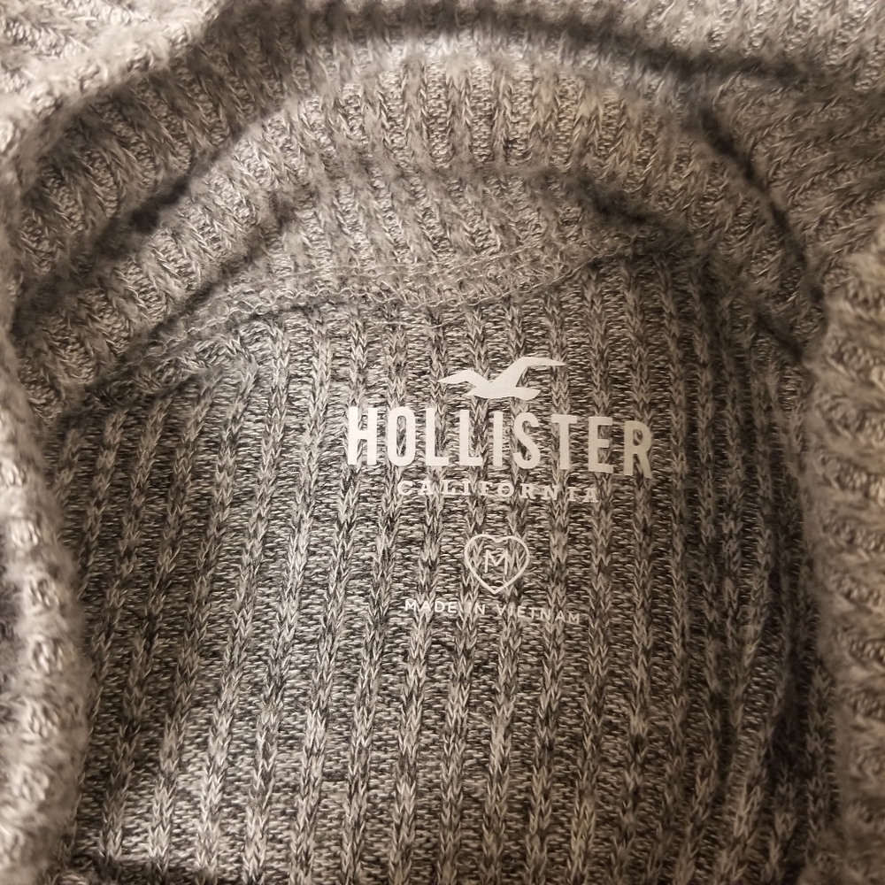 Hollister Cozy Top Bundle - Picture 5 of 10
